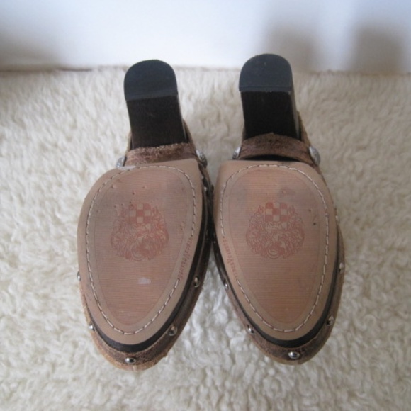 Vince Camuto Christie Crackled Leather Clogs - Picture 7 of 12